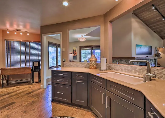 Upscale Country Club W/ Mtn Views! Casa vacanze Flagstaff