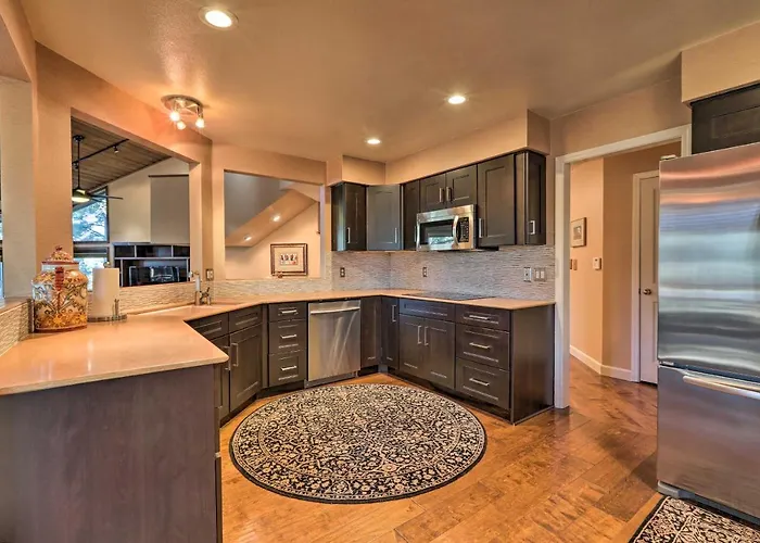 Upscale Country Club W/ Mtn Views! *