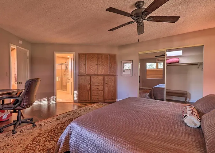 Upscale Country Club W/ Mtn Views! Casa vacanze Flagstaff