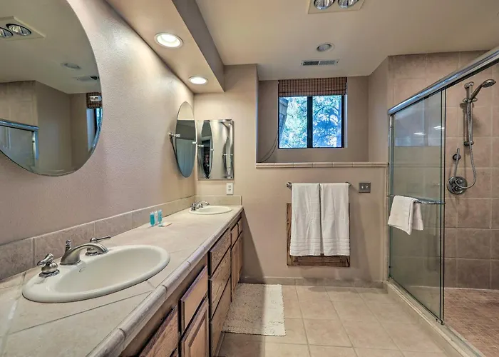 Upscale Country Club W/ Mtn Views! Casa vacanze *