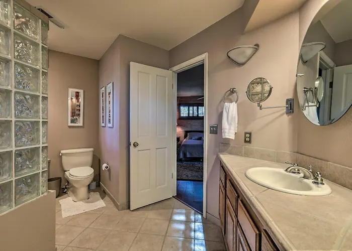 Upscale Country Club W/ Mtn Views!