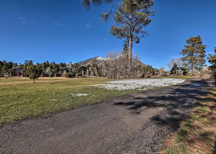Upscale Country Club W/ Mtn Views!
