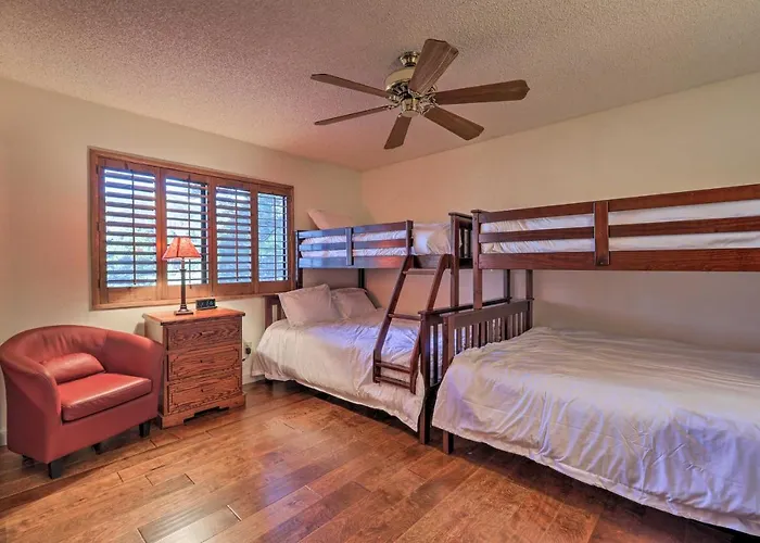 Upscale Country Club W/ Mtn Views! Casa vacanze