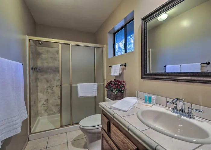 Casa vacanze Upscale Country Club W/ Mtn Views!