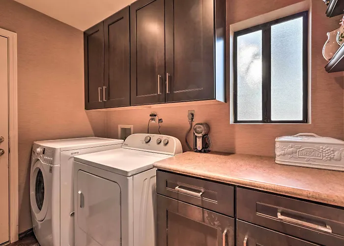 Upscale Country Club W/ Mtn Views!