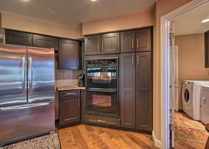 Upscale Country Club W/ Mtn Views! Holiday home *