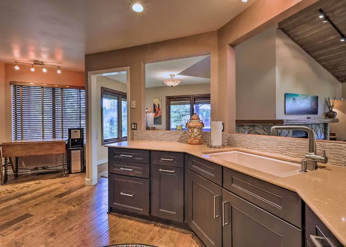 Upscale Country Club W/ Mtn Views! Holiday home